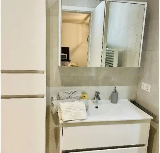 Charming 2 Bedrooms Flat In Center W Free Parking &terrace